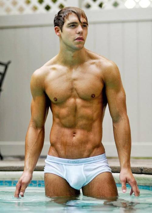 kitdraydur:  Wet but not clingy http://boyenjoying.tumblr.com/ http://manlovemen.tumblr.com/ 