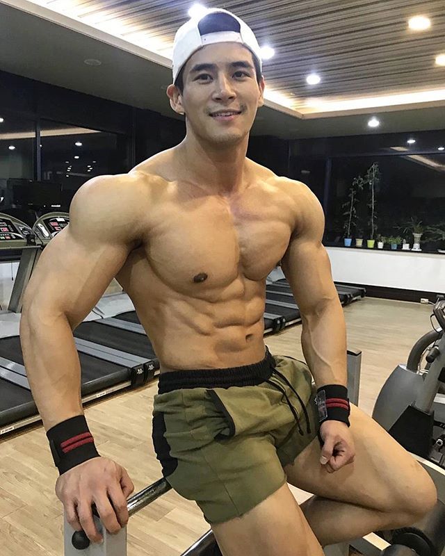   Musclemania Pro Jun Choi (최성준)   