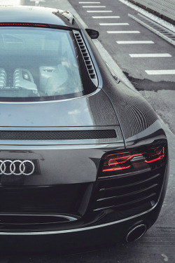 azearr:  Audi R8 | Carbon&amp;Fiber