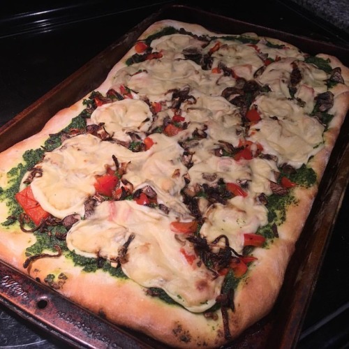 Another pizza. Another vegan mozzarella recipe. #pizza #pizzanight #vegan #vegetarian #veganpizza