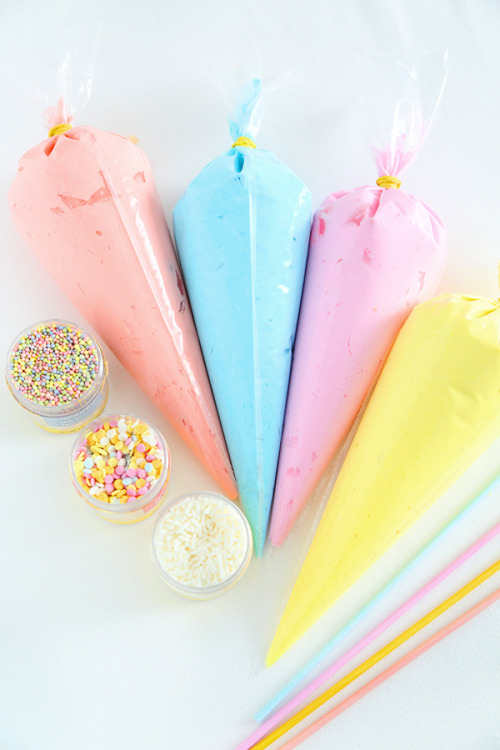 Mini Pastel Party Cakes