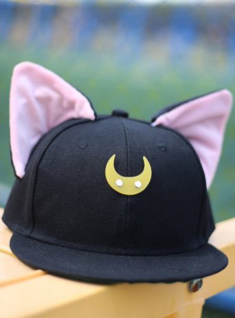 sneakysnorkel:  Cat Accessories. Do you like these cute cats? 1. Cat Siting On the