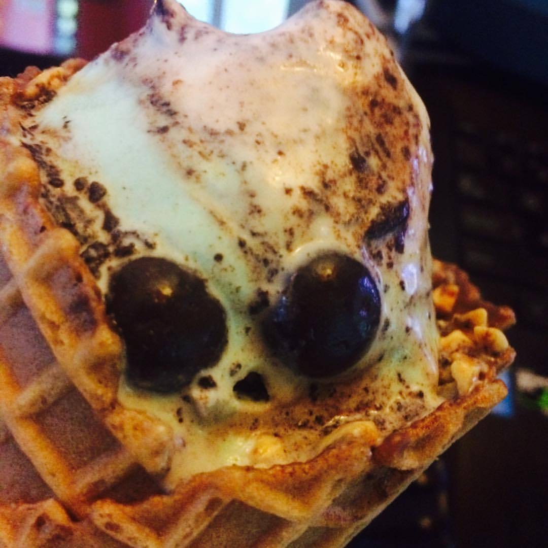 My ice cream cone was a close encounter of the third kind&hellip; :o
