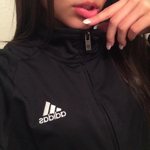 fakefriendsbae:  fvckingold:  ✨فتاة سيئة✨  💣💥