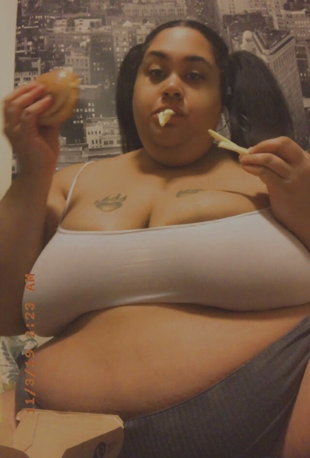 voxpopularian:fatpiglee-deactivated20191228:Late Night Binge Stuffing Throwback 😏🐽🐷It&rsquo;s