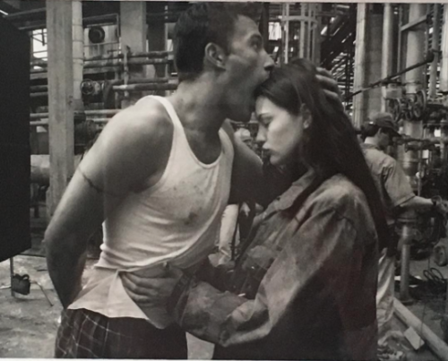 criterionfilms:  On set photo of Ben Affleck and Liv Tyler on the set of Armageddon (1998)