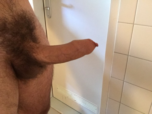 wolftopuncut:  horny at work