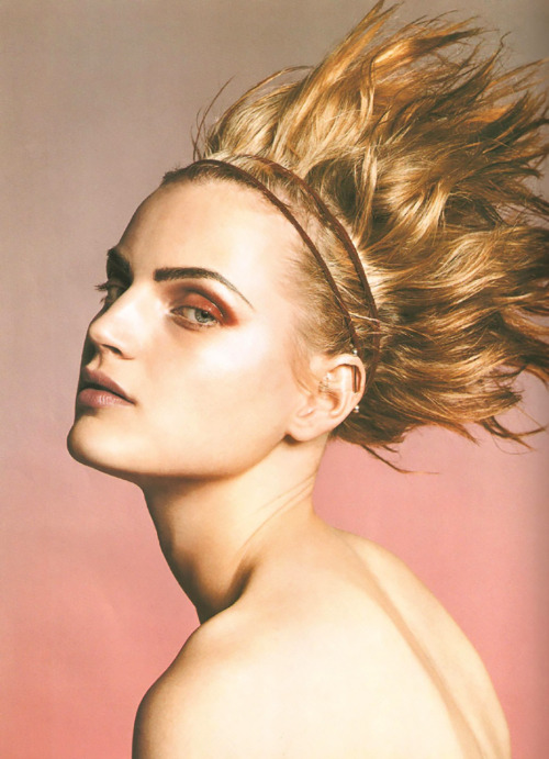 jinxproof: Guinevere Van SeenusVogue Nippon (September 2001)ph. Michael Thompson