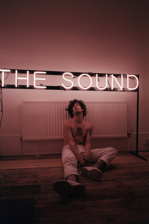 chvngeofhevrt:Matty Healy for the FADER 