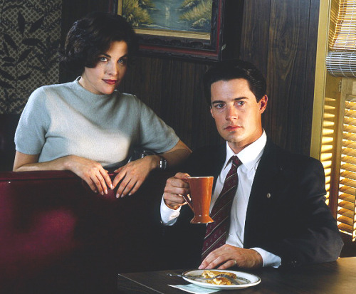 elizabitchtaylor: Sherilyn Fenn and Kyle MacLachlan as Audrey Horne and Agent Cooper in promotional 