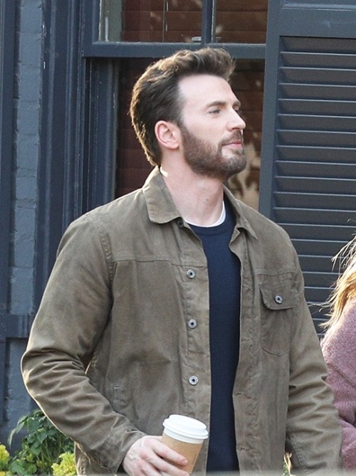 luvinchris:Chris Evans & Ana de Armas on the set of Ghosted