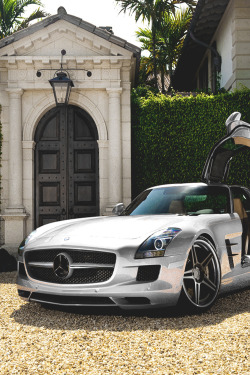 italian-luxury:  Mercedes SLS AMG | More Mercedes | Source 