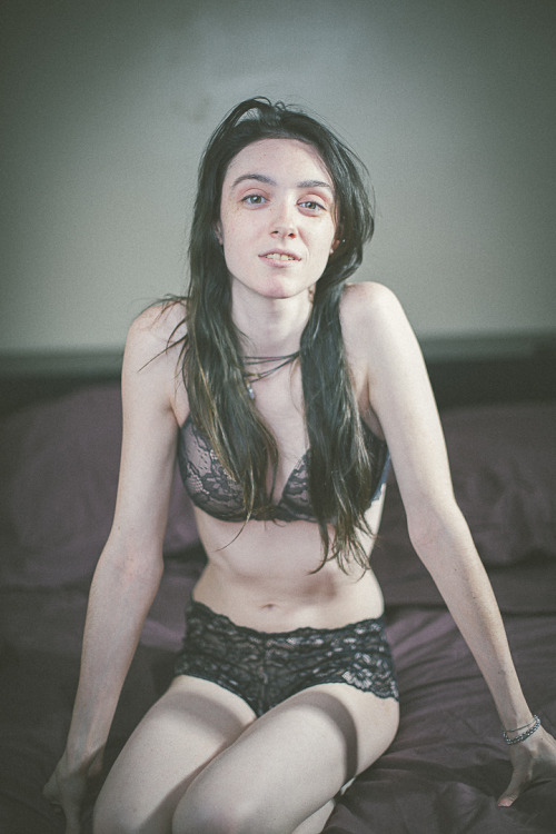 santrizosphotographyblog:  Re-edit of a boudoir shoot I did about a year ago! Such a fun shoot with a pretty gal! 