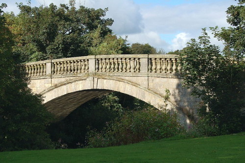 Bridge over White Cart Water in Pollok Country Park (Glasgow, Scotland).