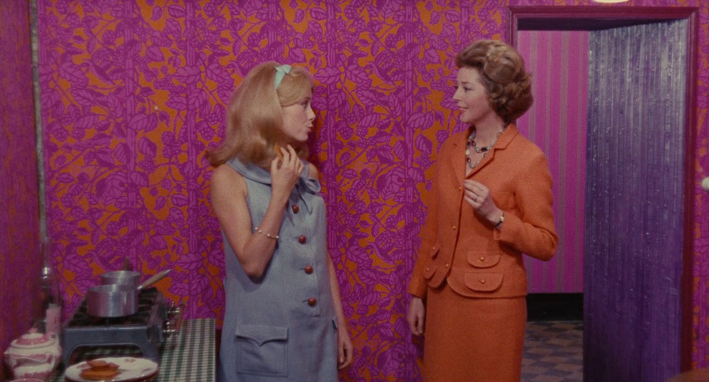 Porn film-and-series-stills:Les Parapluies de photos