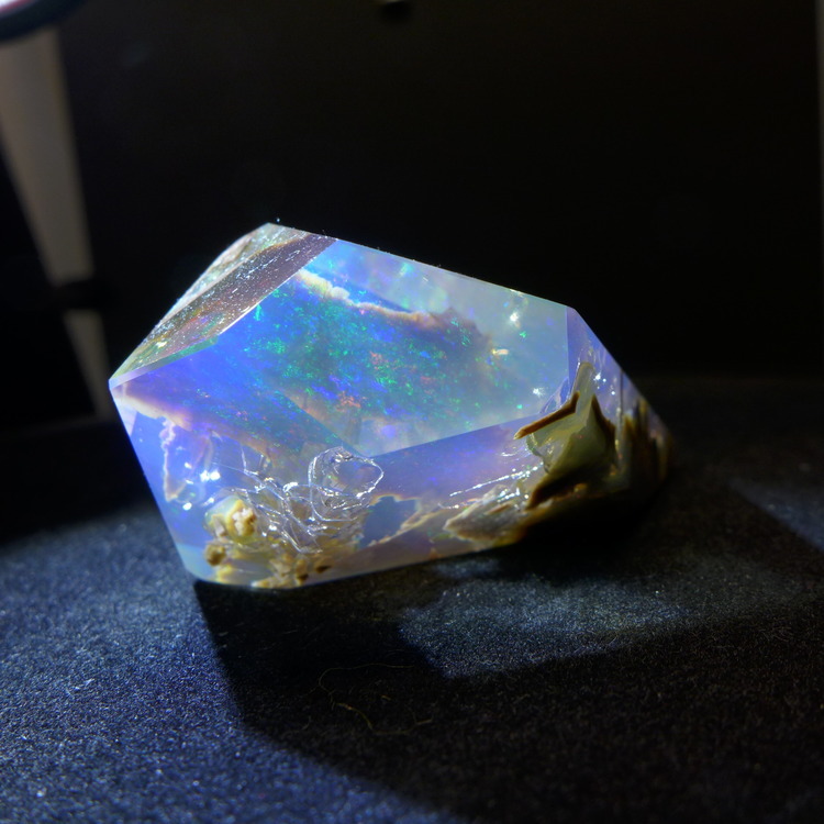 quiet-nymph:  Face up and Contra Luz color play faceted opal from Opal Butte by Inna