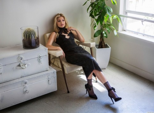 olivia holtFollow celebrity-legs-and-heels.tumblr.com/ for more!(via maxresdefault.jpg (3000&