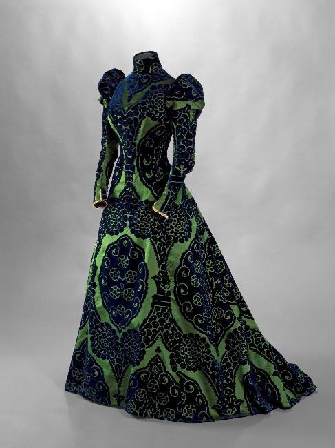 fripperiesandfobs:Worth tea gown ca. 1895From the Musée Galliera