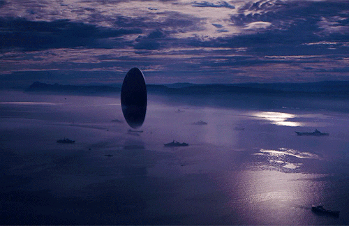 vivienvalentino: But now I’m not so sure I believe in beginnings and endings. There are days that define your story beyond your life. Like the day they arrived.  Arrival (2016) dir. Denis Villeneuve 