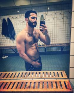 beardburnme:  “Shameless Eddie! 🙈 #sorrynotsorry#beardgang#beard#gym#progress#fitness#muscle” by @eddierazaz on Instagram http://ift.tt/1Z3dlEP