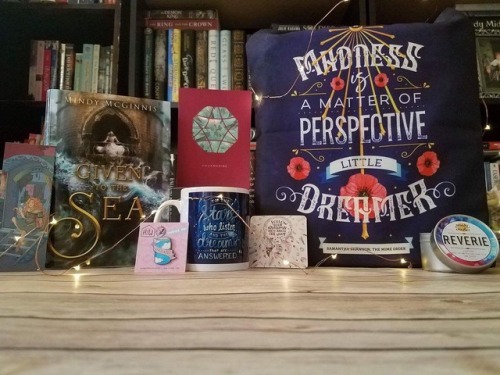 I realize I’m a month late but here is a picture of everything in the April @fairyloot box!!! 