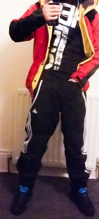 chavgf91:in me mates gear n gettin rock hard