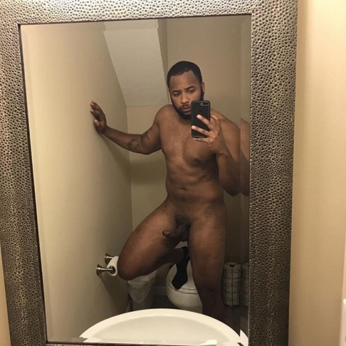 musclebruh: bonermoaneryes:  Chris Johnson Houston Tx  DAMN CHRIS IS FUCKING SEXY I’D LIKE TO RIDE THAT HOOK 💪🏾💪🏾💪🏾💪🏾💪🏾 