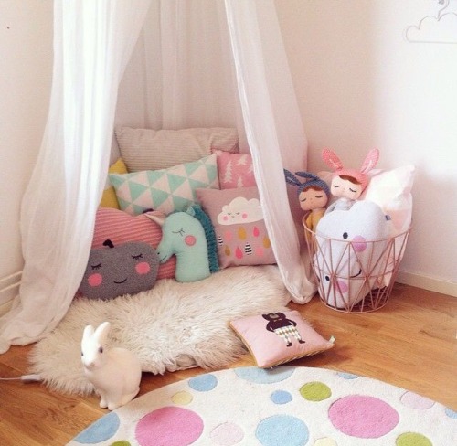 bambi-mama:Sweet little reading nook porn pictures