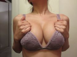 kyrridwenn:  kyrridwenn:  💜 new bra; someone