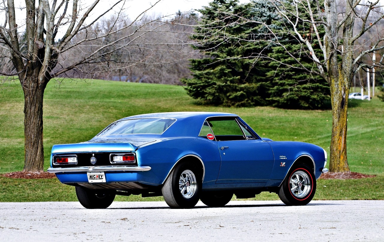 cheekydollssublimedesire:  theoldiebutgoodie:  1967 Chevrolet Nickey Camaro.  Droooooool