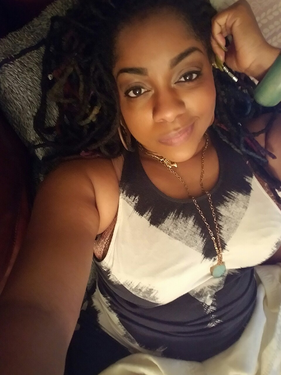 dynastylnoire:  The sofa selfie series continues