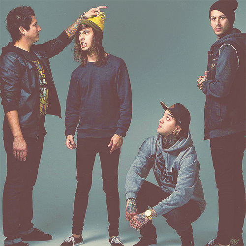 ofmiceandmenlove:  everyone else is goofing off and mike just looks like a fucking