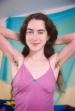 lovemywomenhairy:Some late ‘90′s hair!!