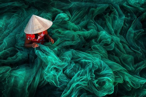 sixpenceee:A woman creates a fishing net in a small village near Phan Rang. 