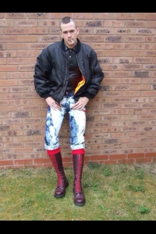 bondsir:  All slaves who look like this can apply now. APPLY TO BONDSIR HERE.
