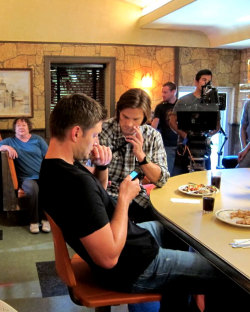 itsajensenthing-archive-deactiv:  J2 playing Angry Birds during the filming of 7x06. They eventually got so frustrated with the game that they opened fire on the diner and killed everyone.  