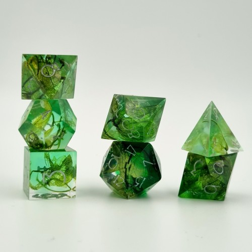 Green(s)leeves- Available for sale now at  https://www.devilsroostdice.com/shop #dnd #dice 