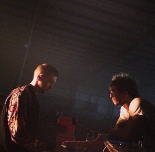 httpiwannadie:josh listening to tyler :’)