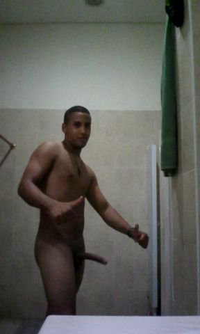 latinosworld2:  cachaquitoshot:  Rico colombianito  Sigue / follow:http://latinosworld2.tumblr.com/