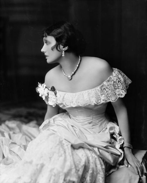 Katharine Cornell in The Age of Innocence (1929).