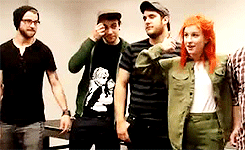 negativecreap-deactivated201710:  Taylor copying Hayley during a meet and greet (x) 