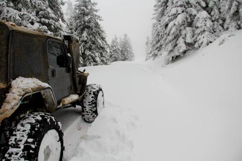 Wrangler Rubikong snowing…