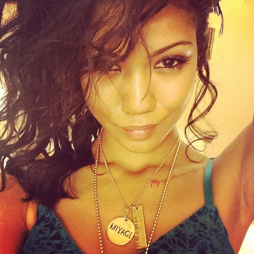curvesincolor:  jheneaiko.tumblr.com 