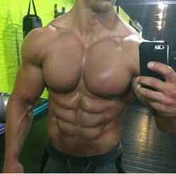 buckpirate14:  Do you have any laundry? These washboard abs can do that for you! “Swoon!”