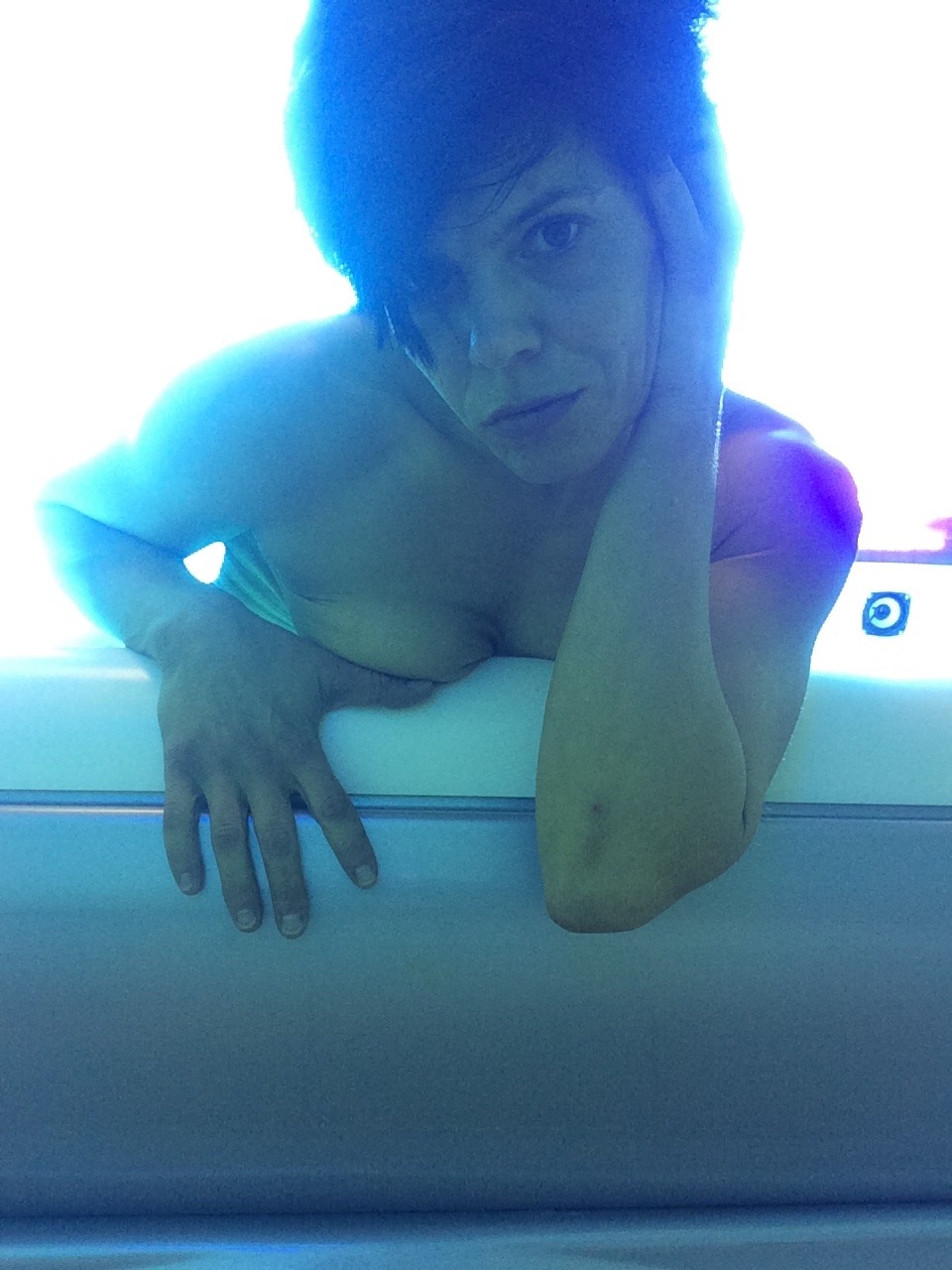 krazykinkykitty4u:  TGIF! This weeks Pics from the tanning bed and that requested