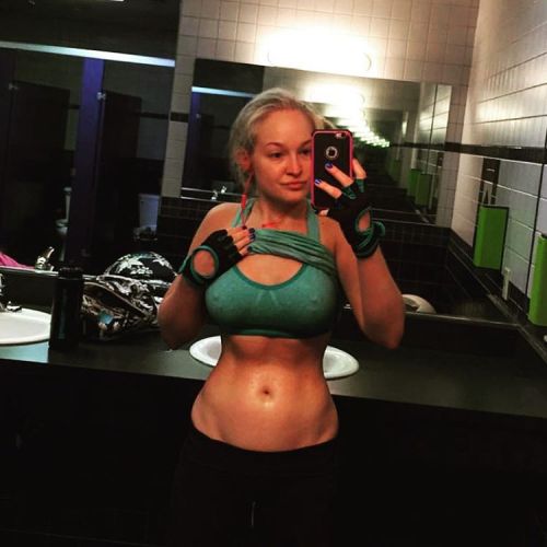 luvherfitbody:  @qtcandyxo     #becauseABSmatter    #FitWomanLuvrApproved