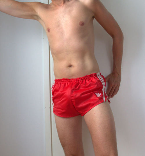 cyberionsworld: Adidas shorts red & white