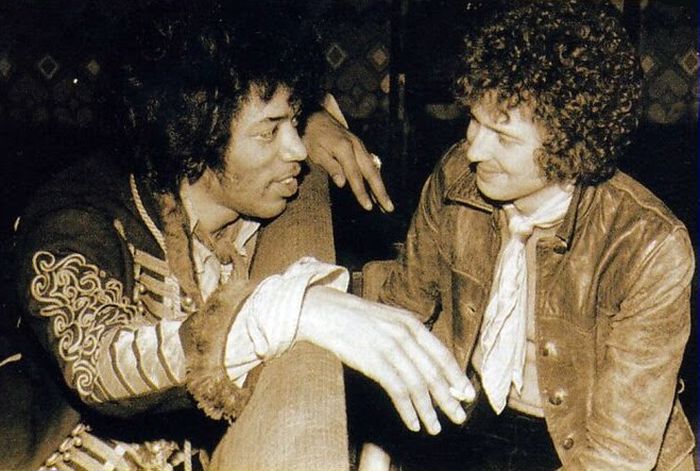 mirahxox:  didierleclair:  FRIENDS OF THE GUITAR… Jimi Hendrix and Eric Clapton