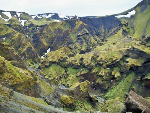 oneshotolive:  Hiking the alien landscape of Þórsmörk, Iceland. [3664x2748] [OC] 📷: Fritzkreig 