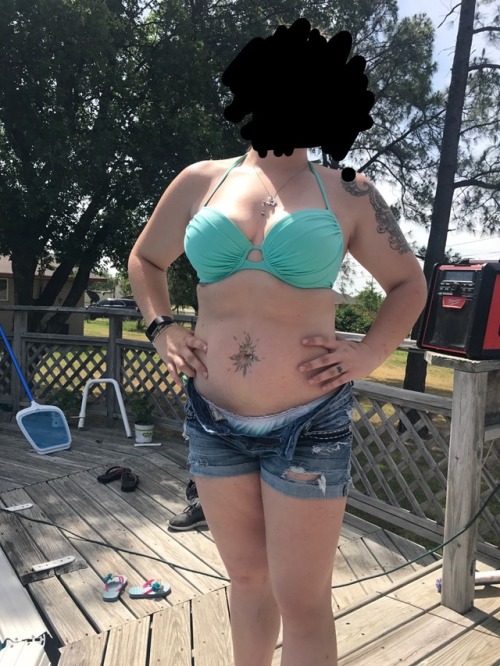 aubreytxcouple: Memorial Day! Hanging by the pool! Anyone wanna join? Husbands want to share pics? S